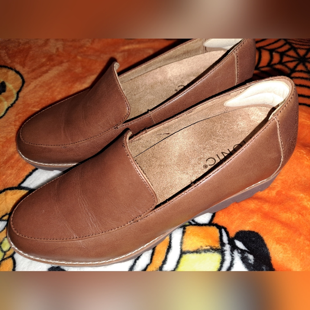 Vionic brown size 7 loafers